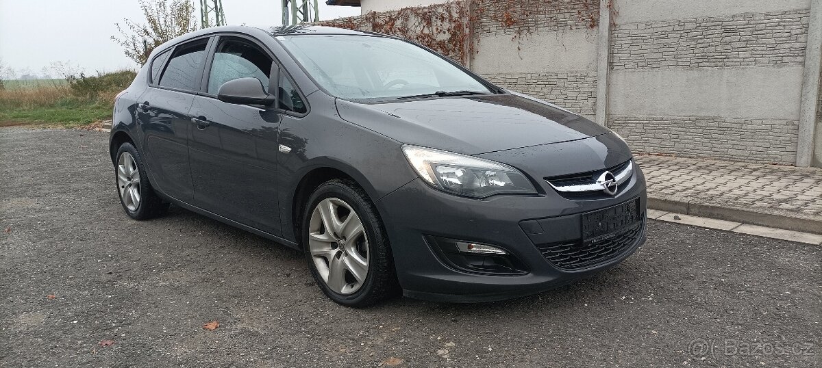 OPEL ASTRA 1.3 CDTI 70KW KLIMATRONIC R.V.8/2013 TOP STAV