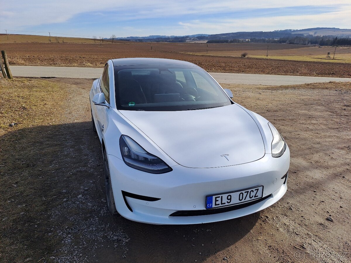 Tesla model 3 SR+