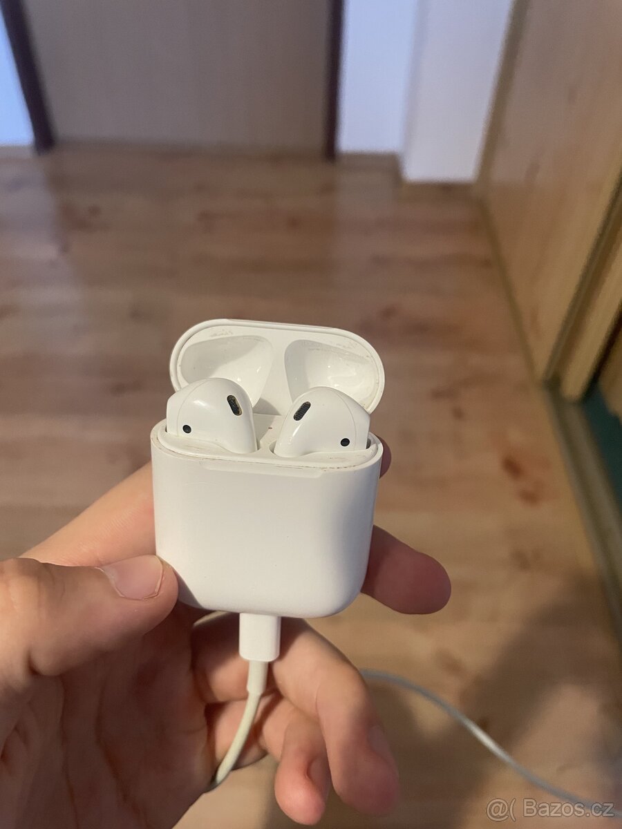 Apple Airpods - 1. Generace 2017