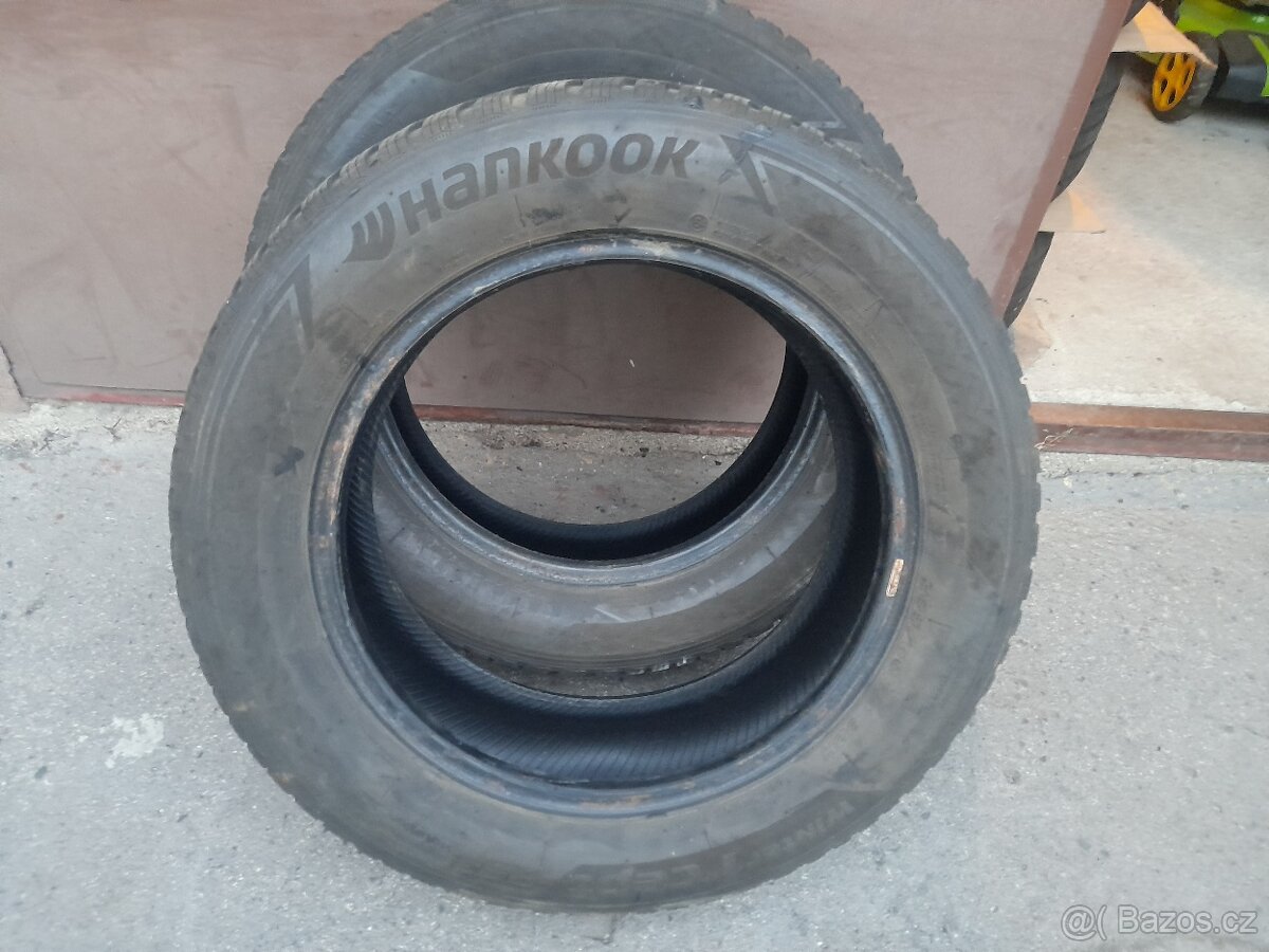 Zimní pneu 205/60 R16.