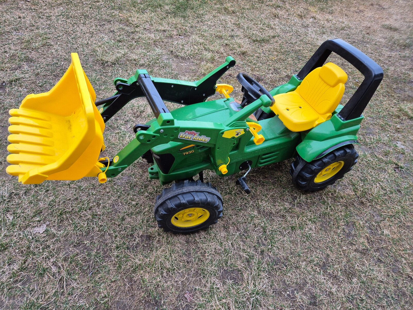 Dětský šlapací traktor John Deere  7939