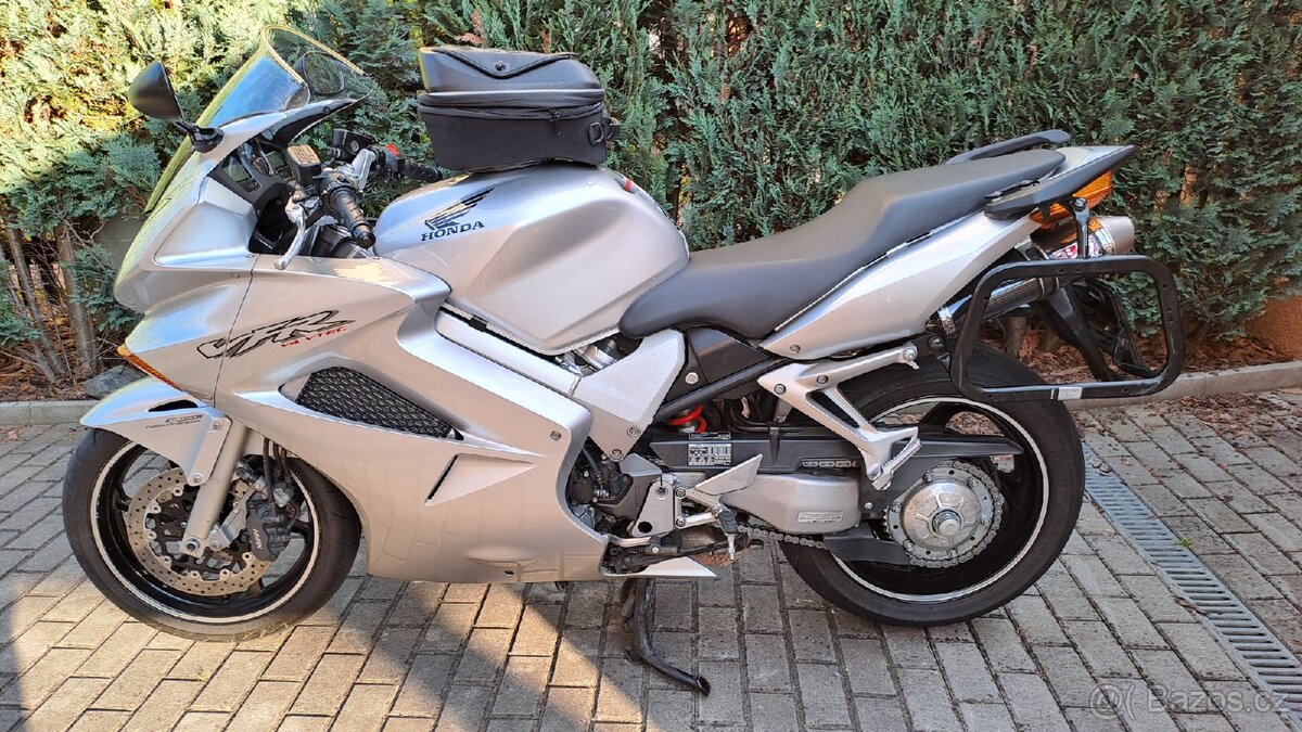 Honda VFR 800 Vtec LeoVince TOP stav