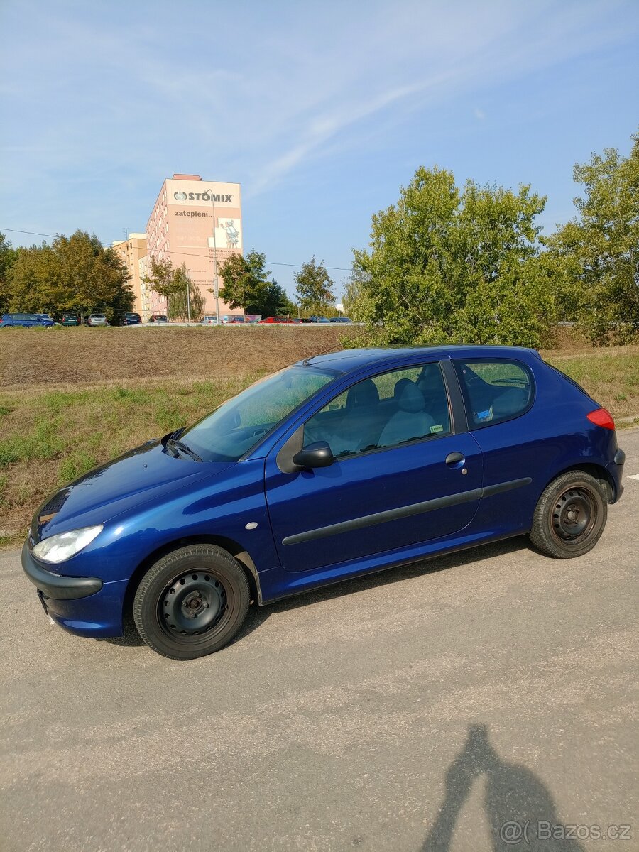 Peugeot 206 1.1i 44kW najeto pouze 60tis.km nové v ČR