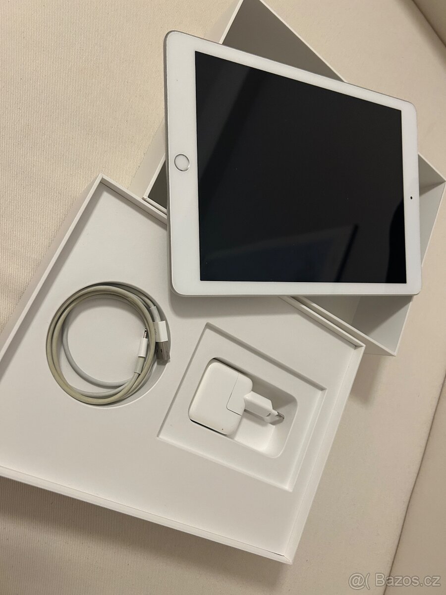 Apple iPad 9,7 32GB stříbrný