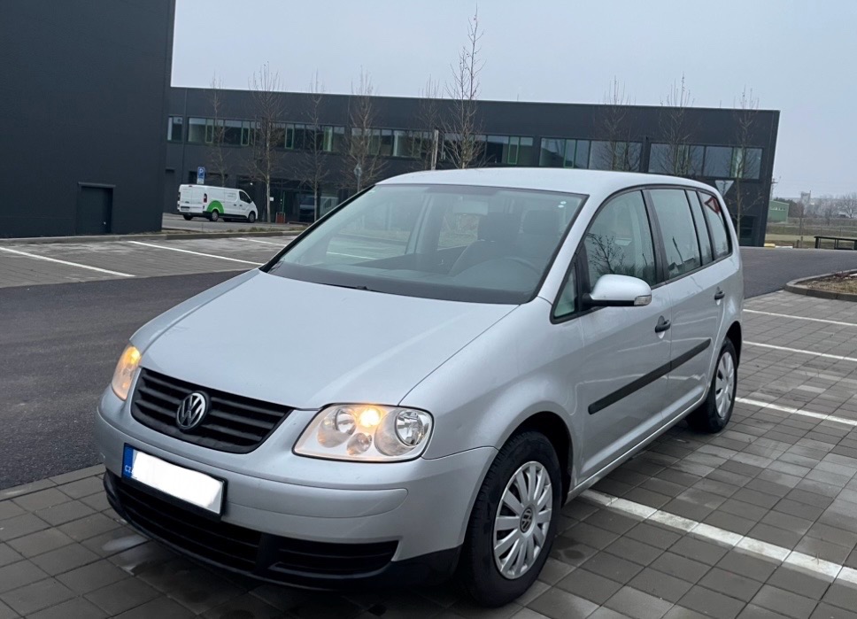 Prodám Volkswagen Touran 1.6 FSI 85KW 143 tkm,