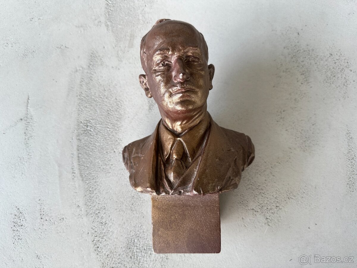 Busta Edvard Beneš, signováno K. Lorenc