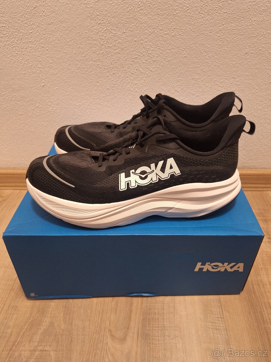 Hoka Skyflow wide