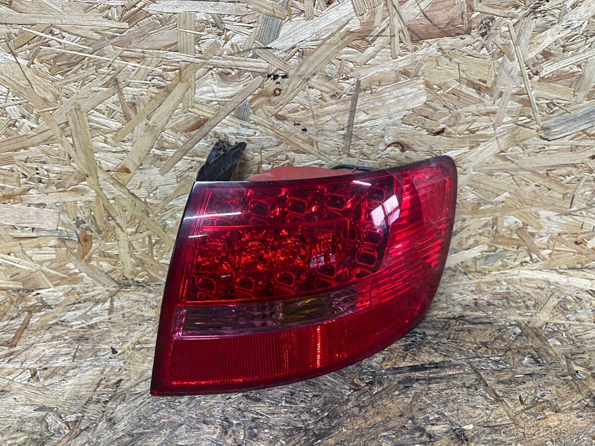 PRAVÉ ZADNÍ LED SVĚTLO AUDI A6 4F KOMBI 4F9945096H