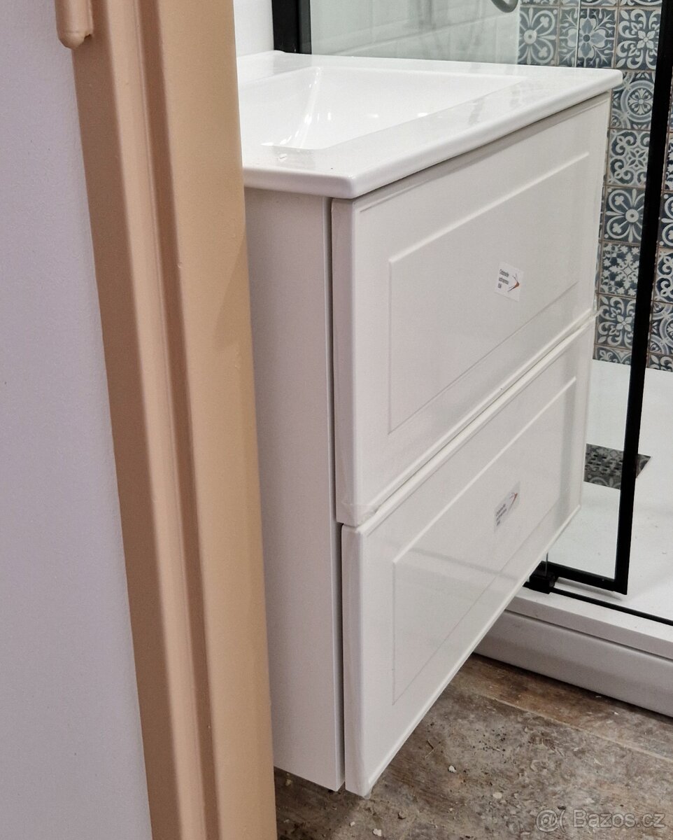 Nová Koupelnová skříňka s umyvadlem 60x45x46