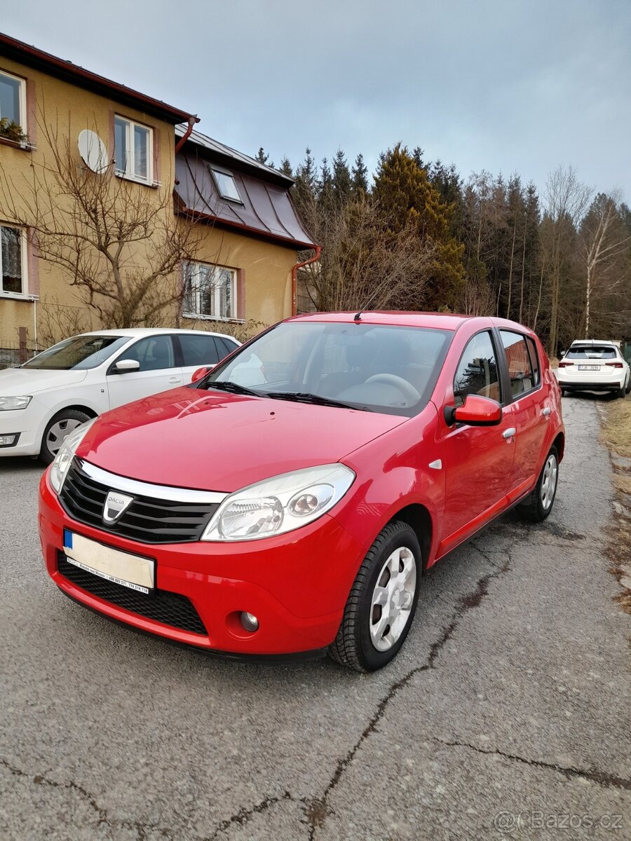 Dacia Sandero 1,2i 55kw,r.v.2010,klima,tažné zař.