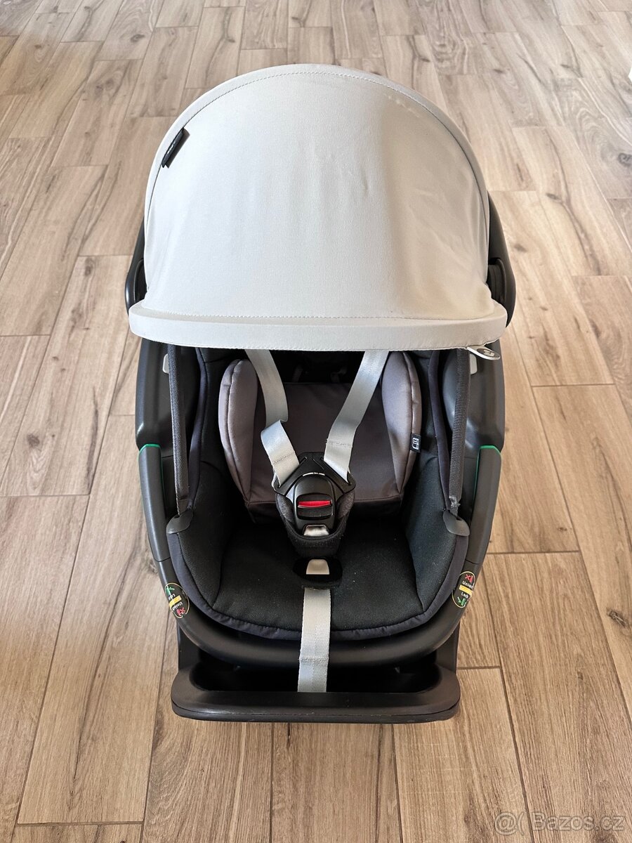 Autosedačka Maxi Cosi i-Size, vč. základny ISOFIX FamilyFix2