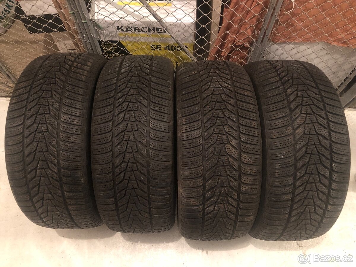 Zánovní zimní pneu Hankook 225/40 R18 92V