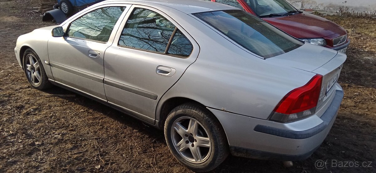 Volvo S60 2.4D5, zánovní STK