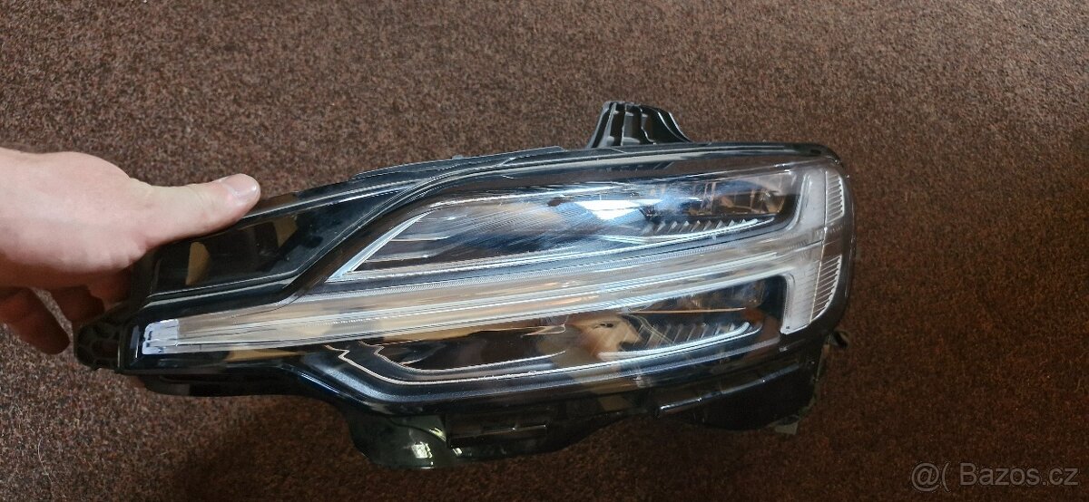 Leve predni svetlo volvo s60 v60 full led