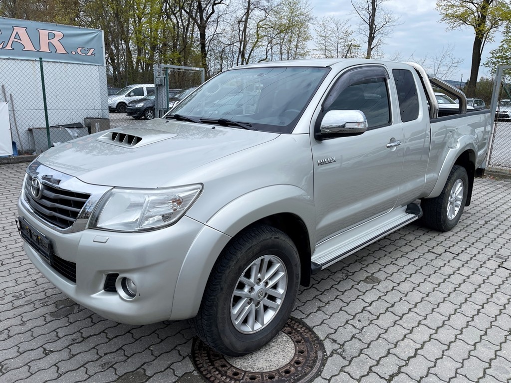 Toyota Hilux 2.5 D-4D 4x4 serviska, navi.