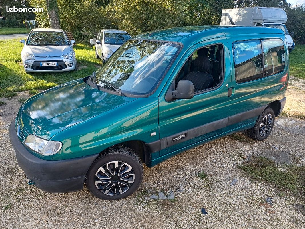 Koupím blatník Citroën Berlingo