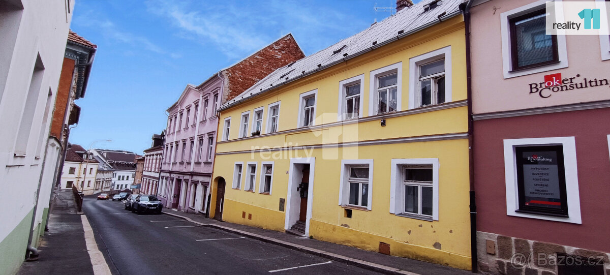 Unikátní historický dům se 5 byty v centru obce, Jiráskova u