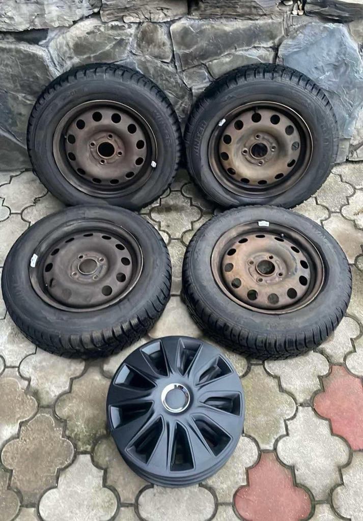 Plechové disky se zimním pneu 185/65R14 Focus mk1