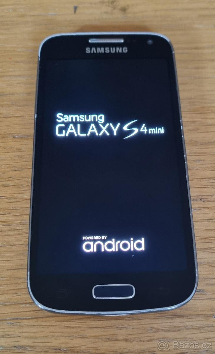 Prodám používaný mobil SAMSUNG S4