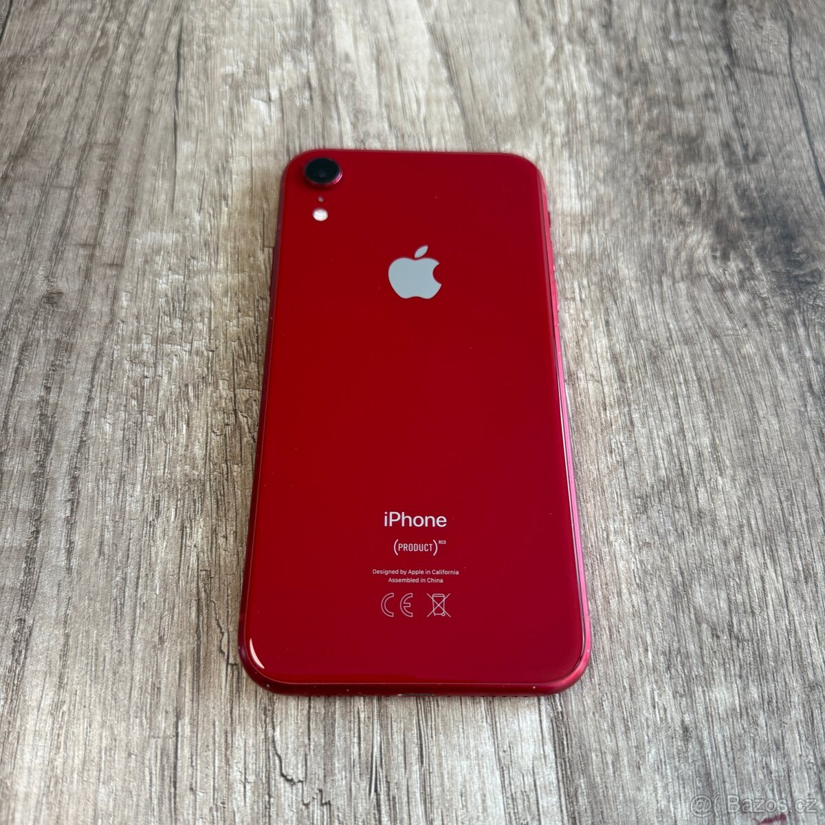 iPhone XR 64GB, pěkný stav, 12 měsíců záruka