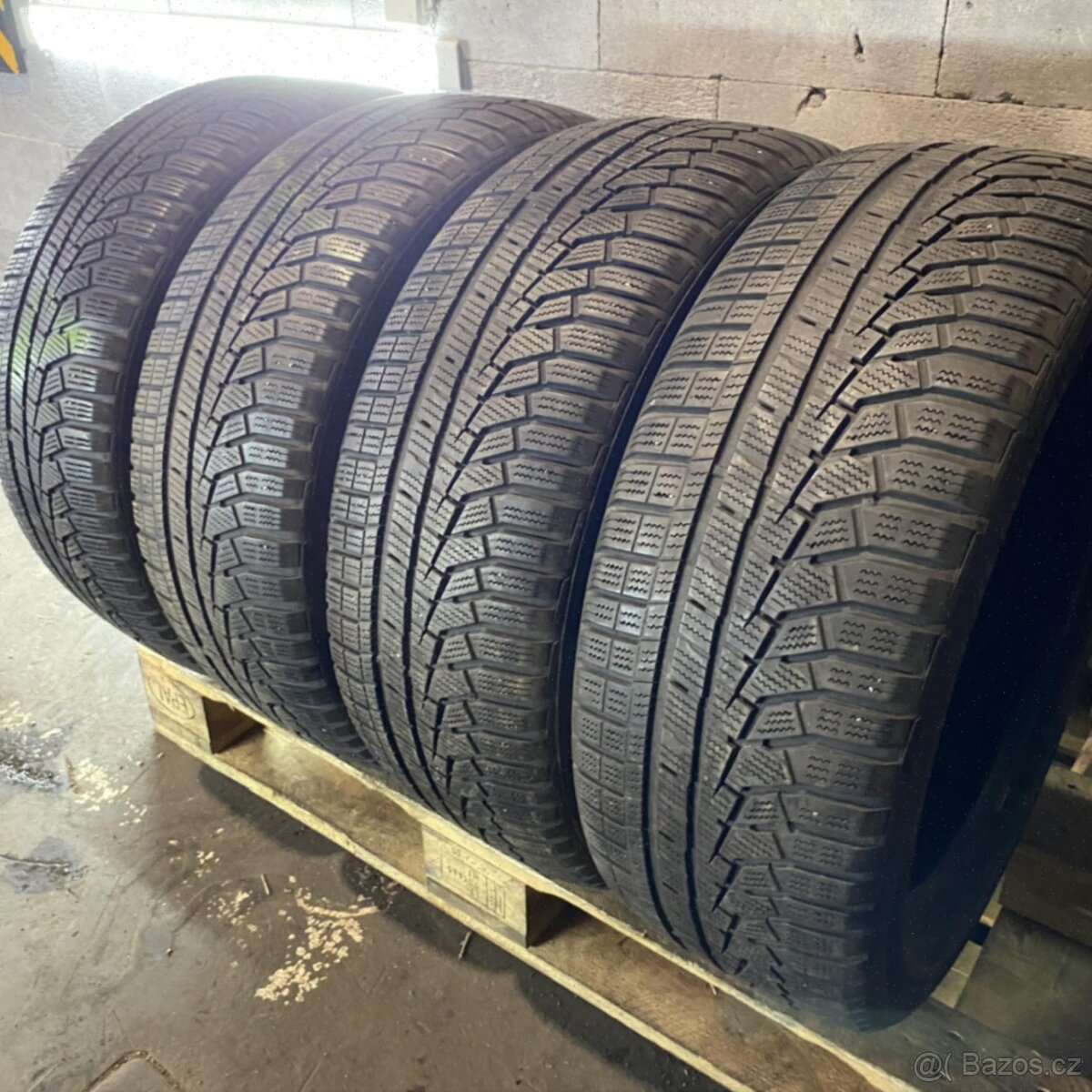 Zimní pneu 205/55 R17 95V Hankook 45448mm