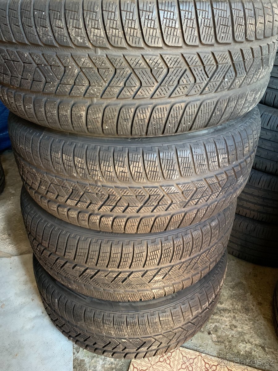 Prodám 4ks 235/55 R19 101H Pirelli Winter Scorpion zimní