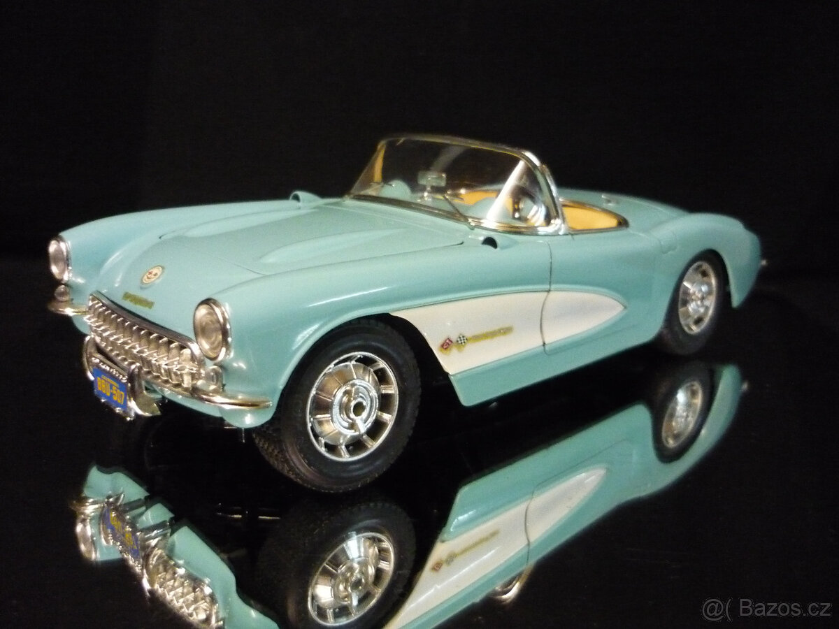 Chevrolet Corvette 1957 tyrkysový Bburago 1/18