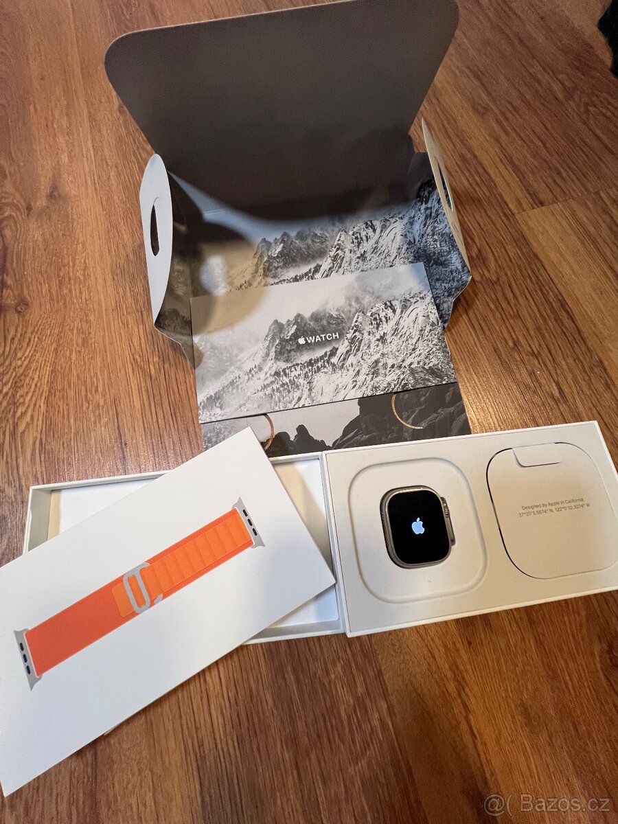 Apple Watch Ultra 49mm, Titanové