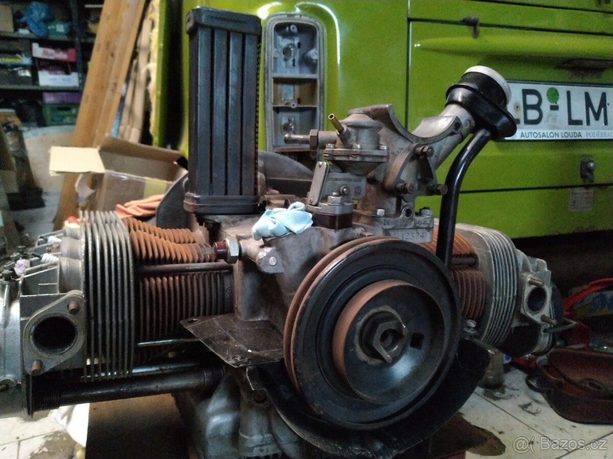 Motor 1493ccm z hasičský stříkačky..