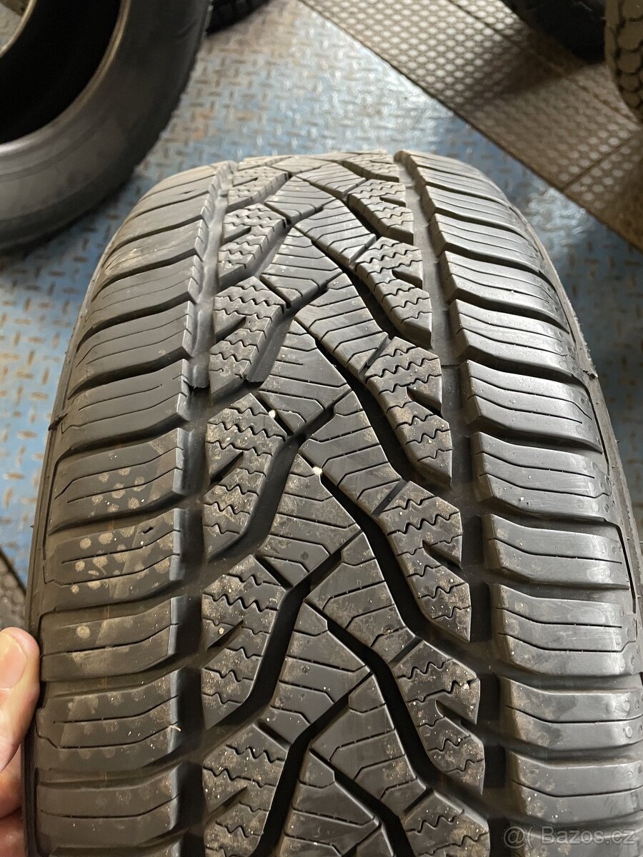 Celoroční Barum Quartararis 205/50 R17 XL - 2 kusy