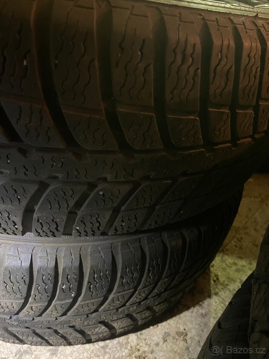 Pneu 195/60 R15 Kumho