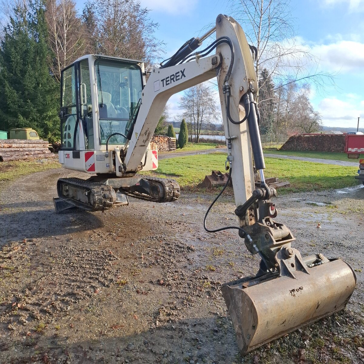 Minibagr Terex TC35