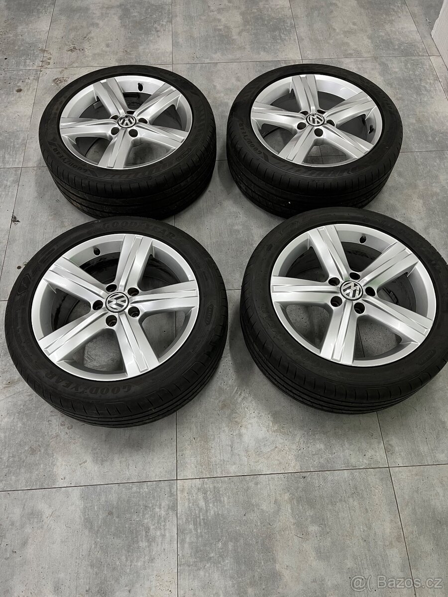 Prodám alu Volkswagen 5x112 r17 letní pneu 235/45/17