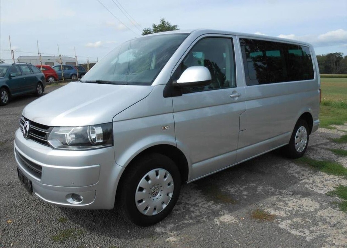 Volkswagen Caravelle 2,0 103 kW 9Míst Serviska nafta manuál