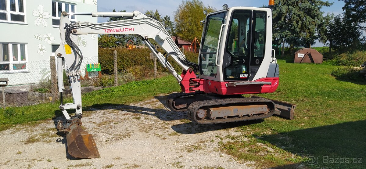 minibagr Takeuchi TB 235