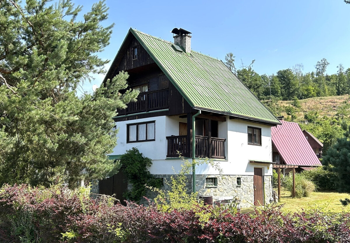 Zděná chata Stebno, pozemek 835 m2, rybník