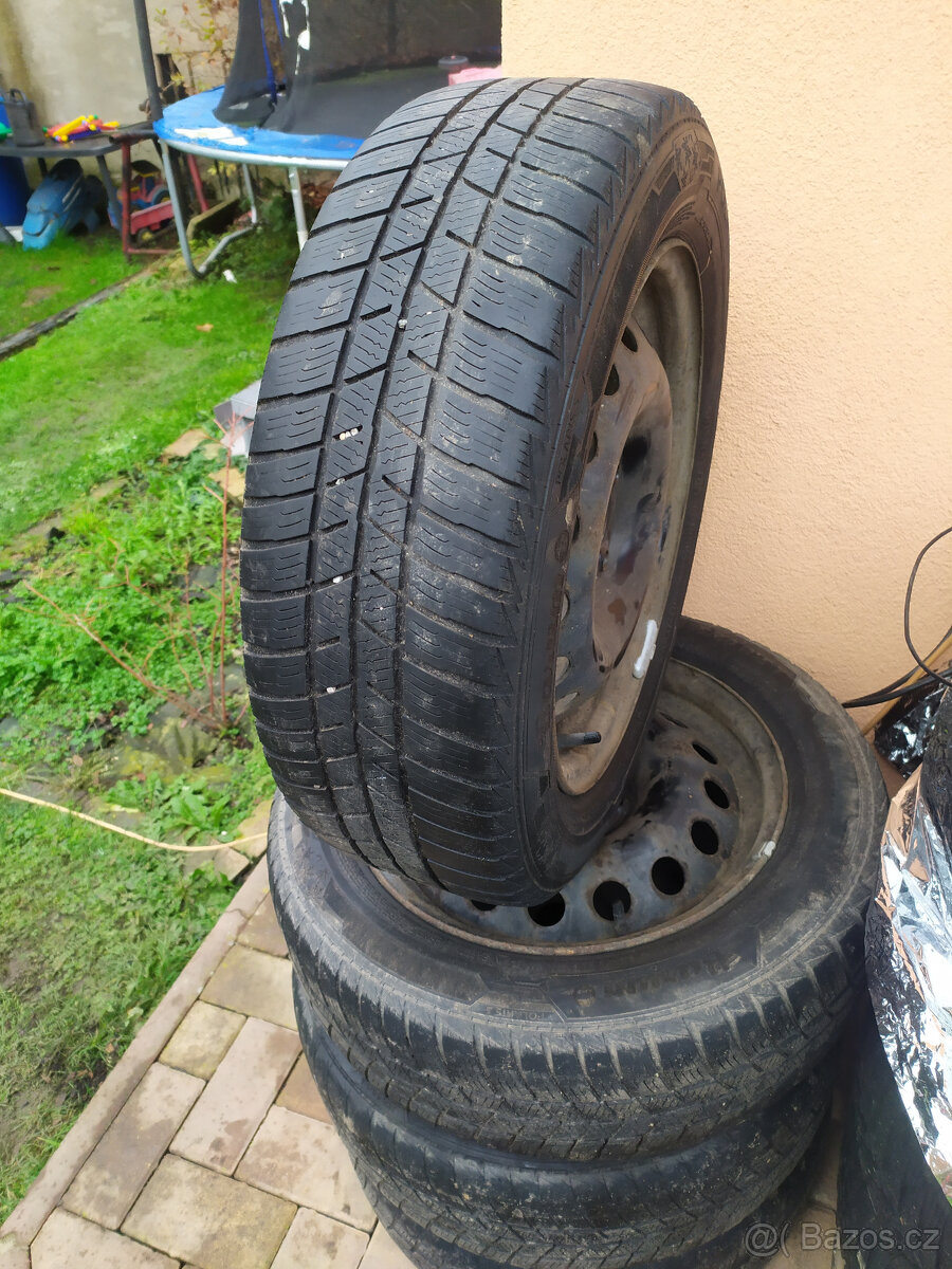 Zimní pneu na discích 185/60 R15, rozteč 4x100