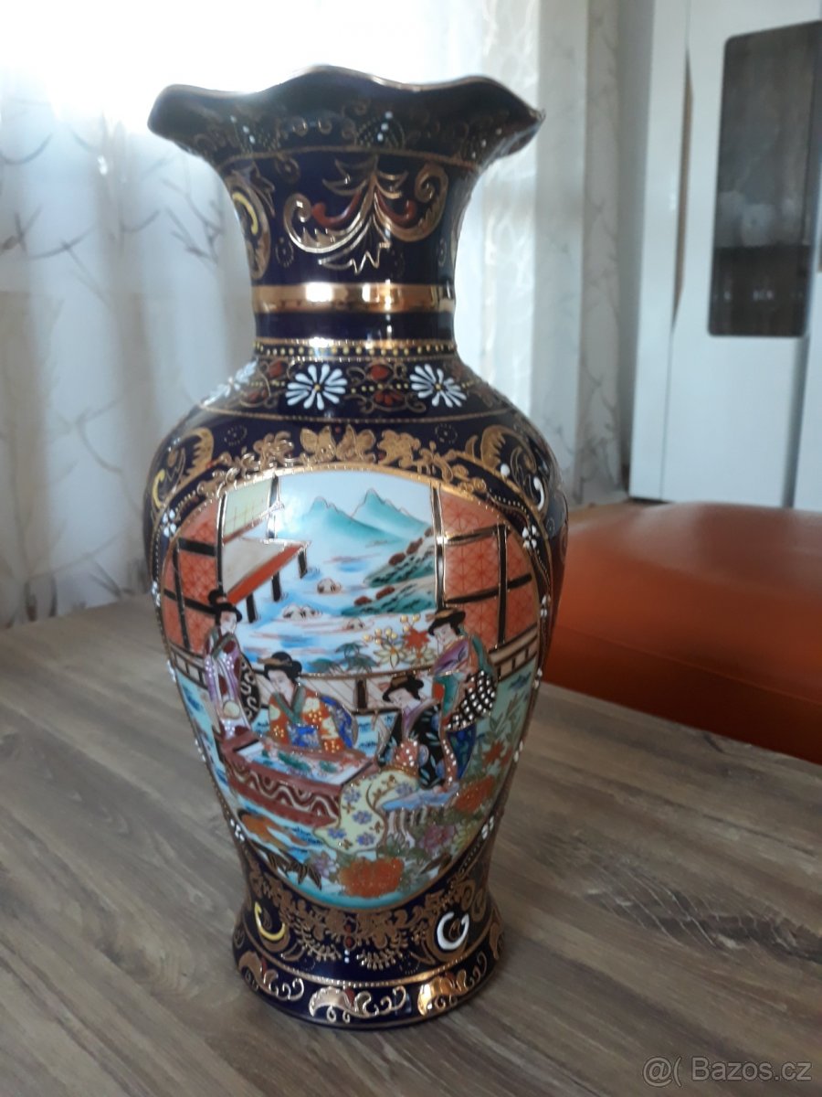 Velká dekorativní váza s čínskými motivy