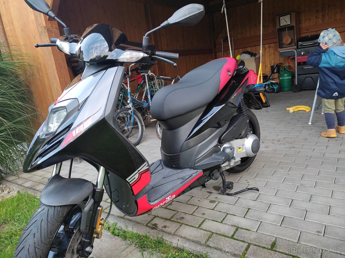 Aprilia SR Motard 125