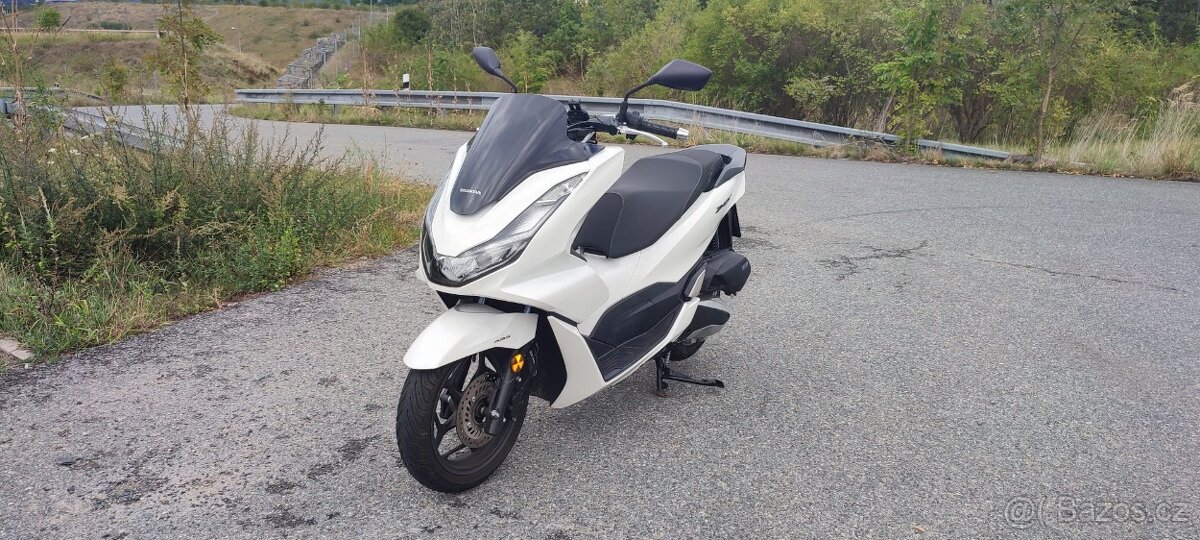 Honda PCX 125 - 4/2023 najeto 2400 km