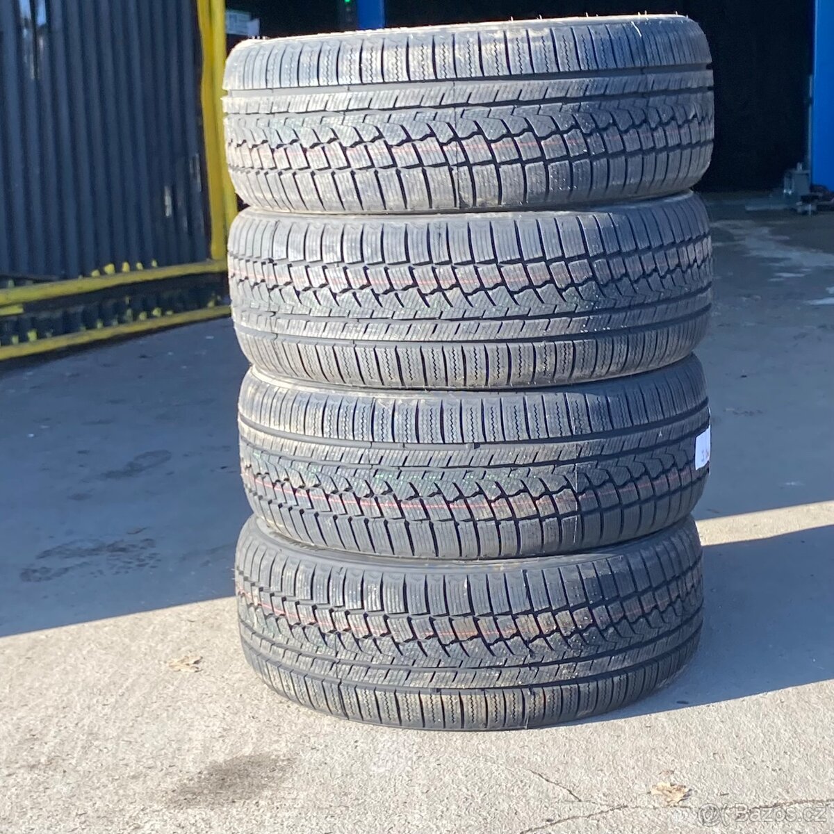 NOVÉ Zimní pneu 225/55 R16 99V XL Sailun