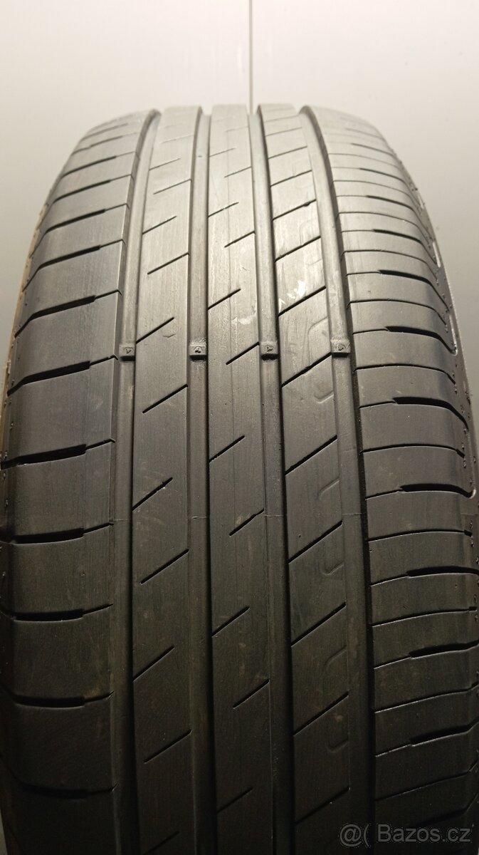 215/60R17 -GoodYear -letní