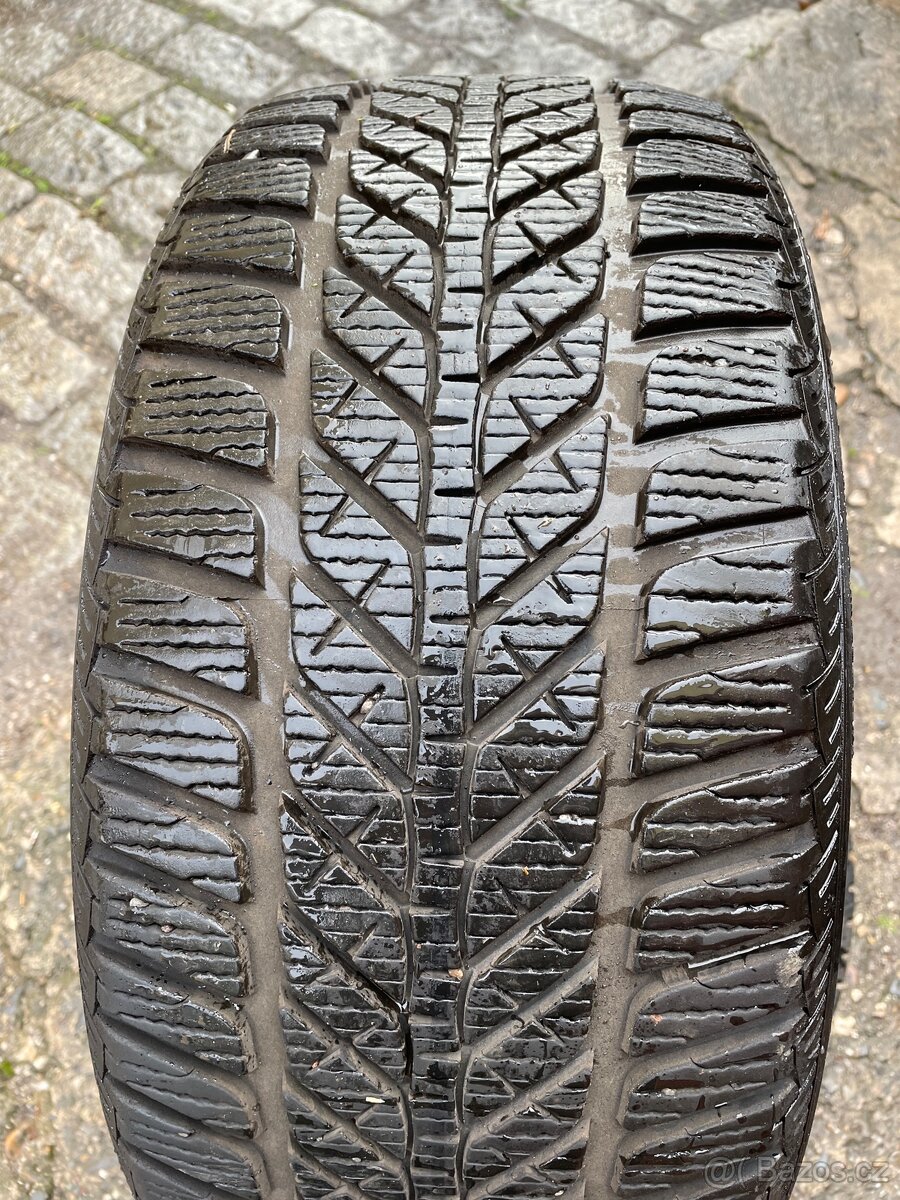 Použité zimní pneu 225/40R18 92V