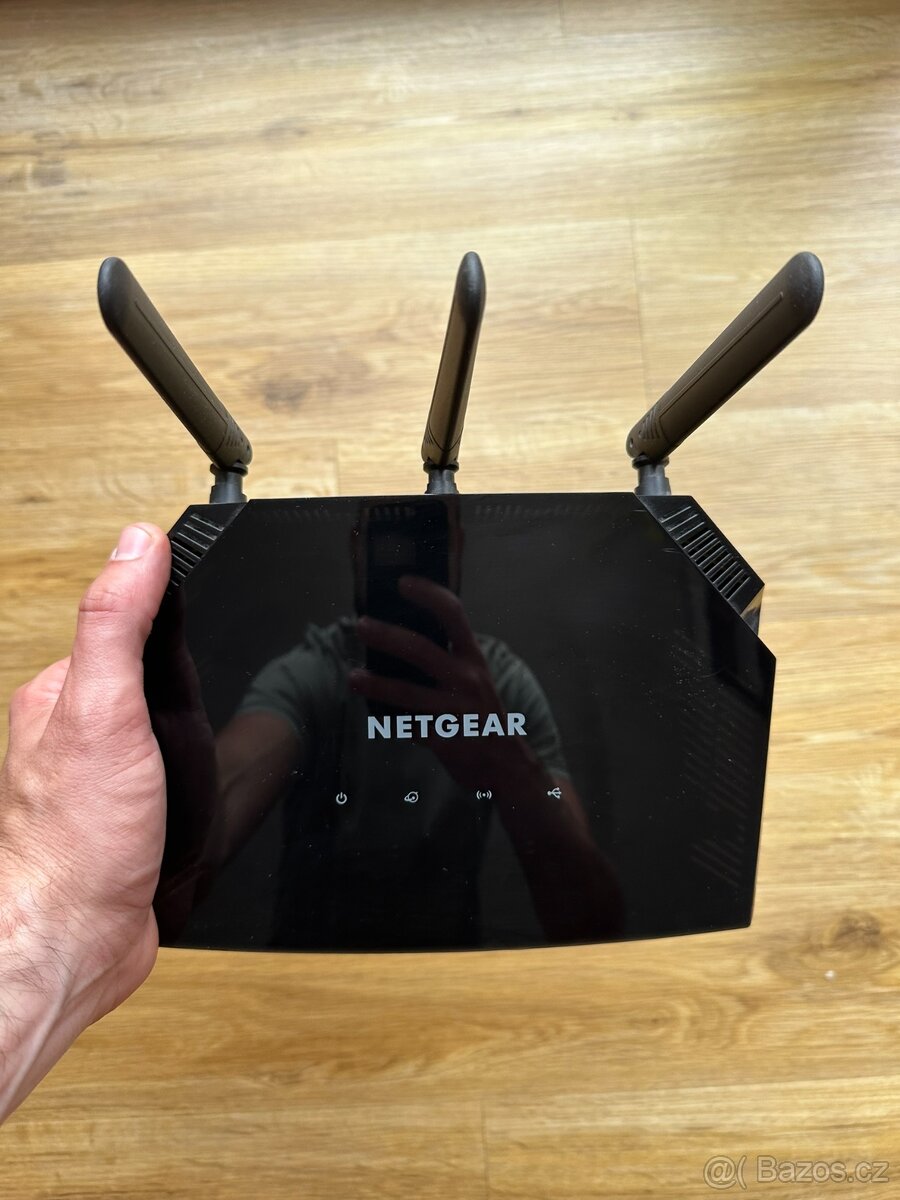 WiFi router NETGEAR R6350 — AC1750