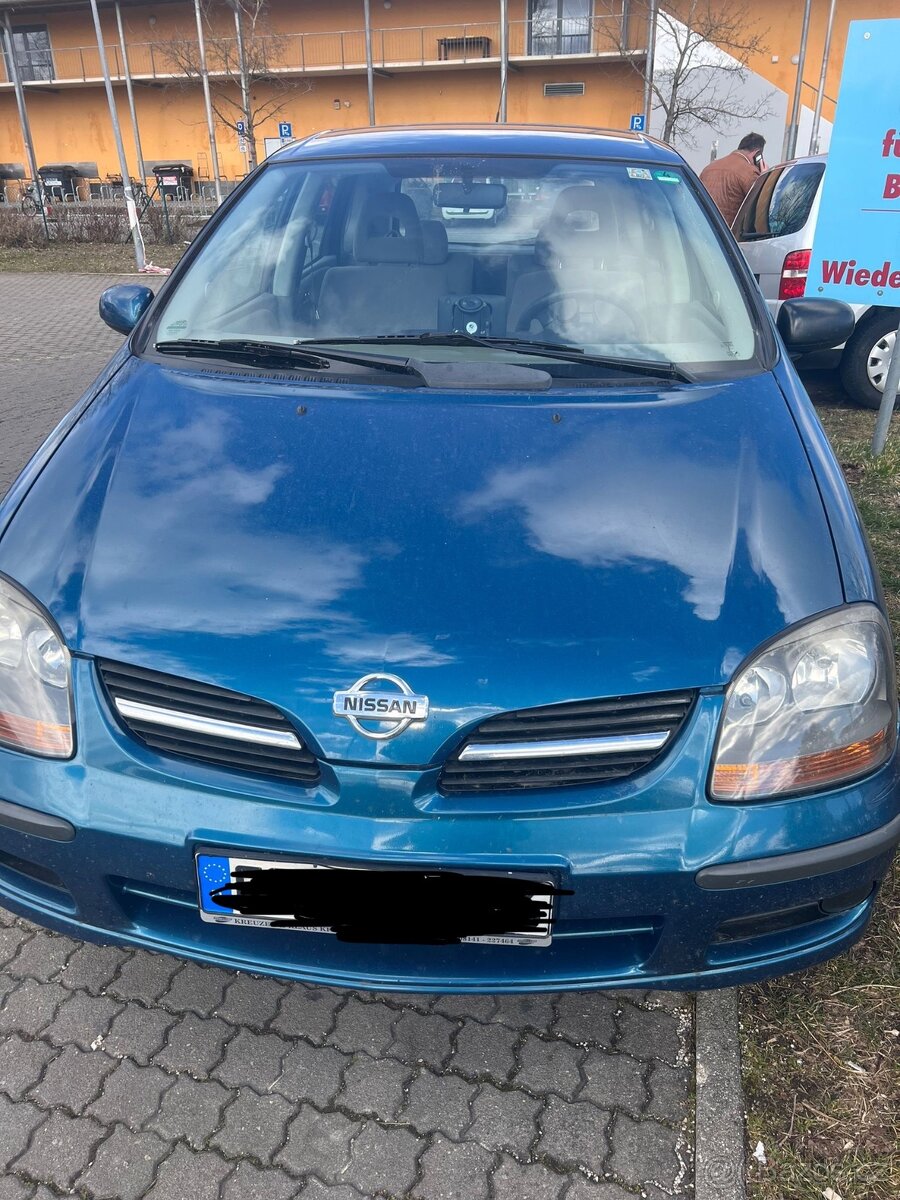 Nissan Almera Tino