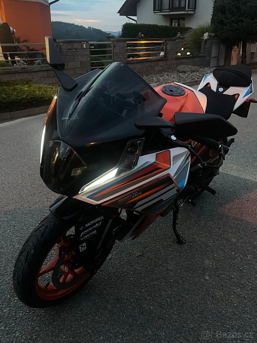 KTM RC 125 ( r.v. 2023 ) + AKRAPOVIC + odpočet DPH