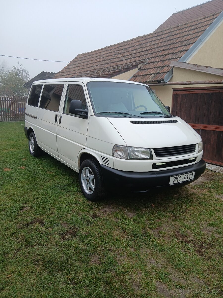 Transporter t4 2.5 tdi ACV, 9 místné, tažné 2,5t