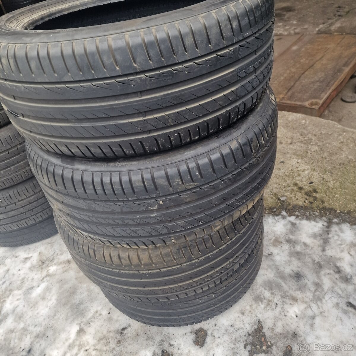 PRODÁM 4 LETNÍ PNEU PIRELLI 235/45/18, CENA JE ZA 4 PNEU.INF