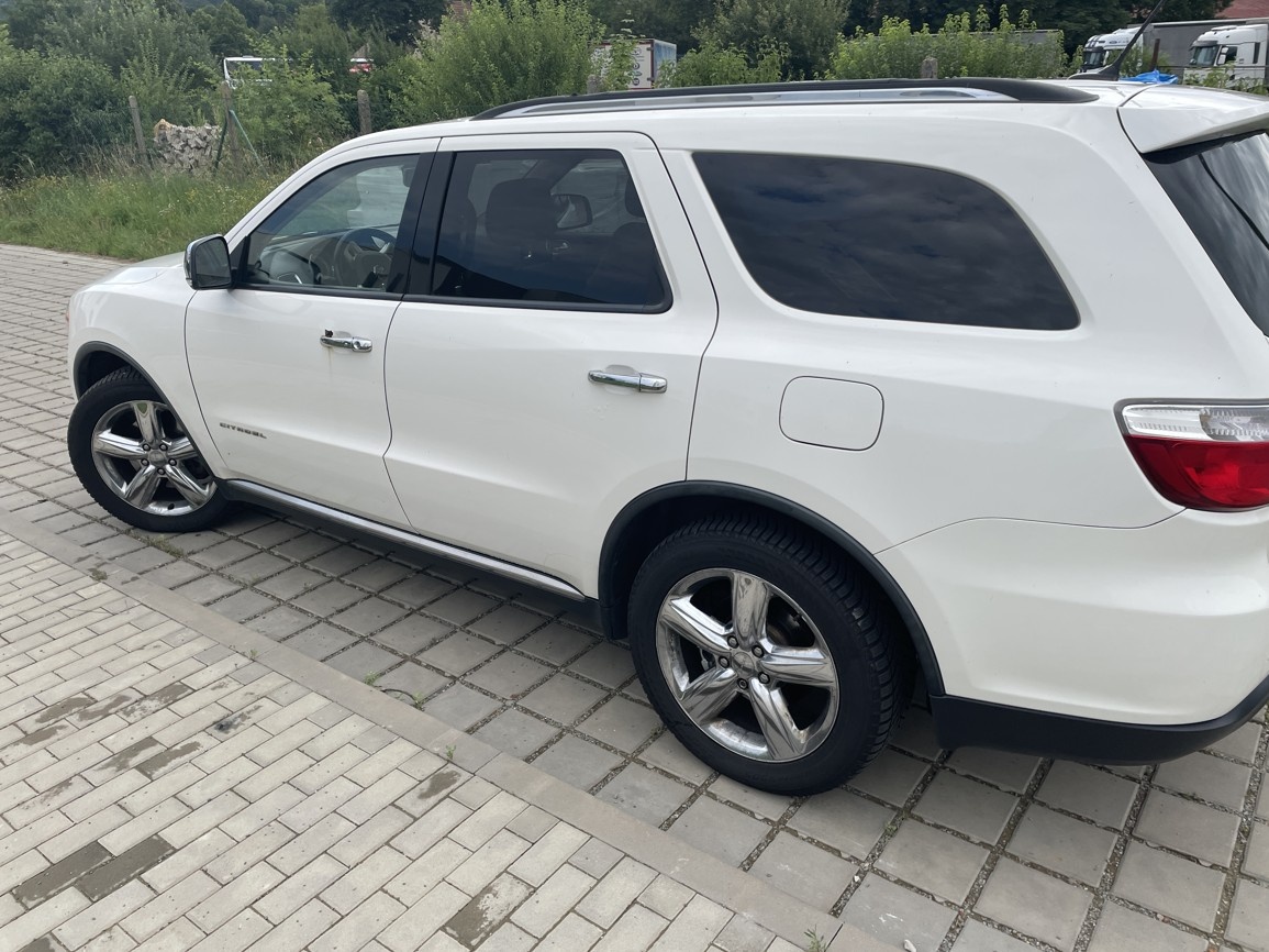 Dodge Durango - sleva