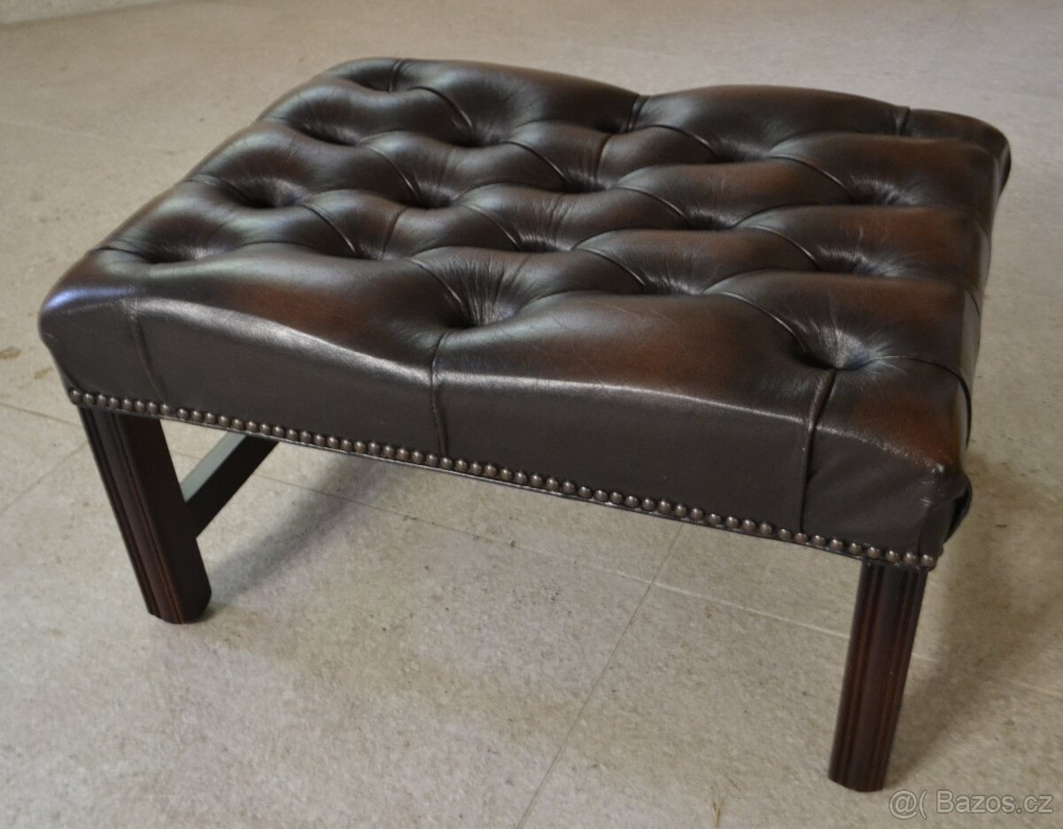 Originál Chesterfield taburet, zn. Centurion.